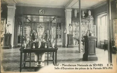 Sala de Exposição — Manufatura Nacional de SÈVRES — Editora E.M., n° 4067